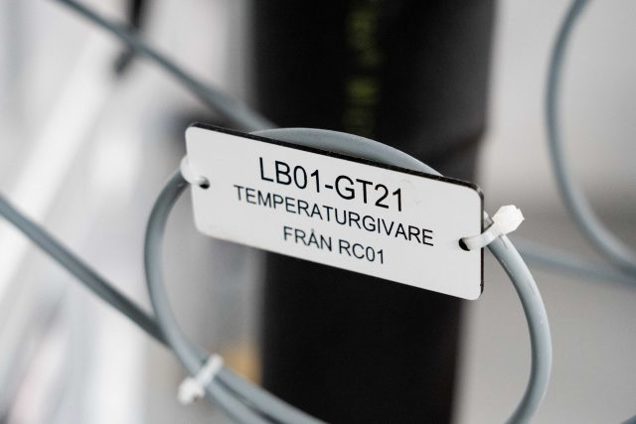 Graverte skilt – bestill skilt med gravering i plast