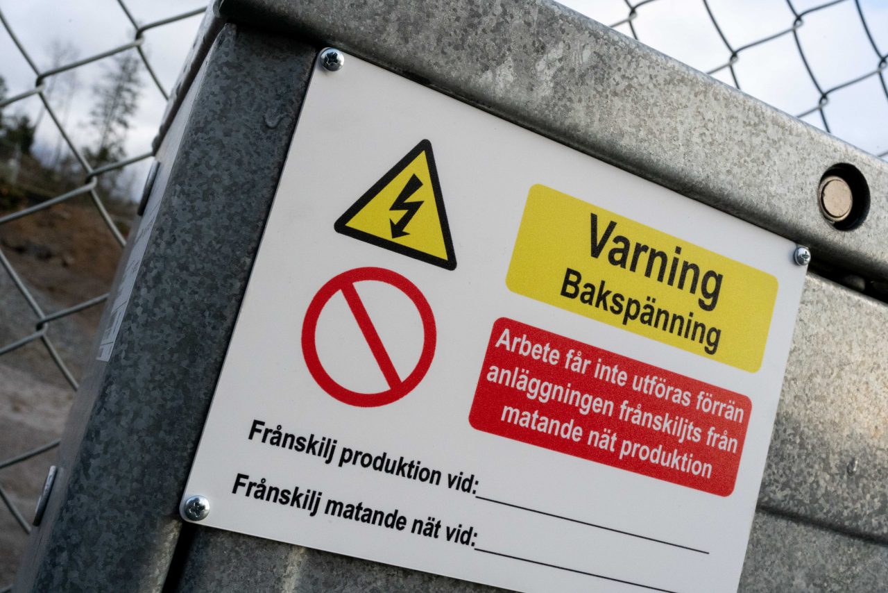 Trykt skilt i utendørsmiljø